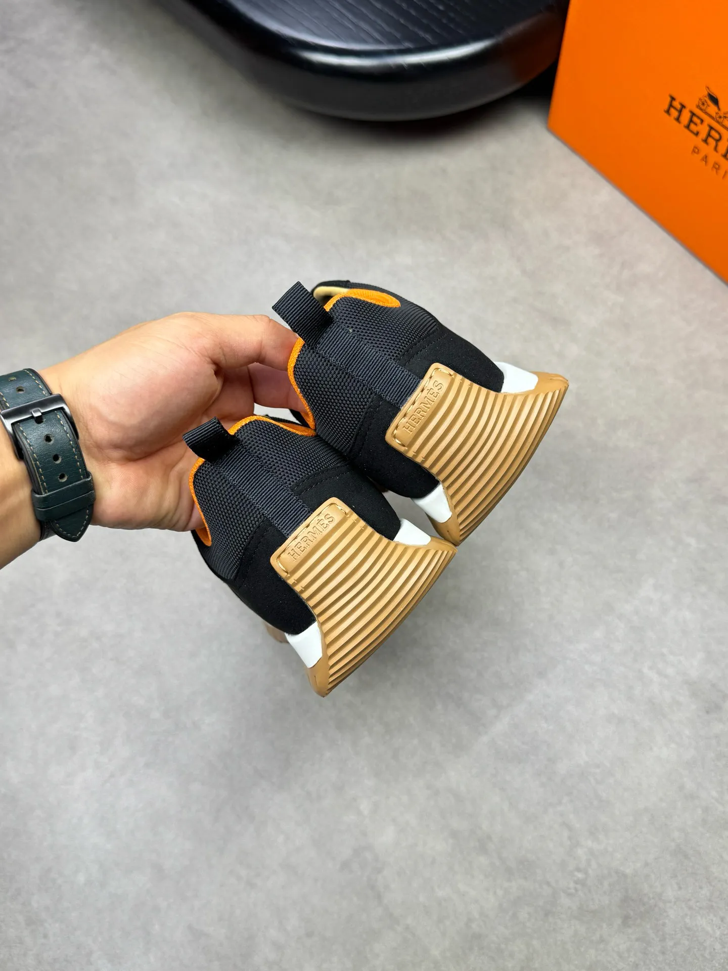 [HERMES] Hermès men's shoes 💰680💰 - high-end quality original items 🔍🔍🔍 casual sports shoes - upper: 🔝 suede environmentally friendly leather, brand high mercerized canvas body with forged ´H´ totem, tongue webbing injection molded brand logo - lining: brand canvas, foot pads; water-dyed cowhide -Outsole: ultra-light T men's shoes 💰U foam; two-color molded outsole -Ultra-high quality control, fine workmanship: highlighted (high-end, extravagance, grade) -Size: 39-44 (38, 45, can be customized)